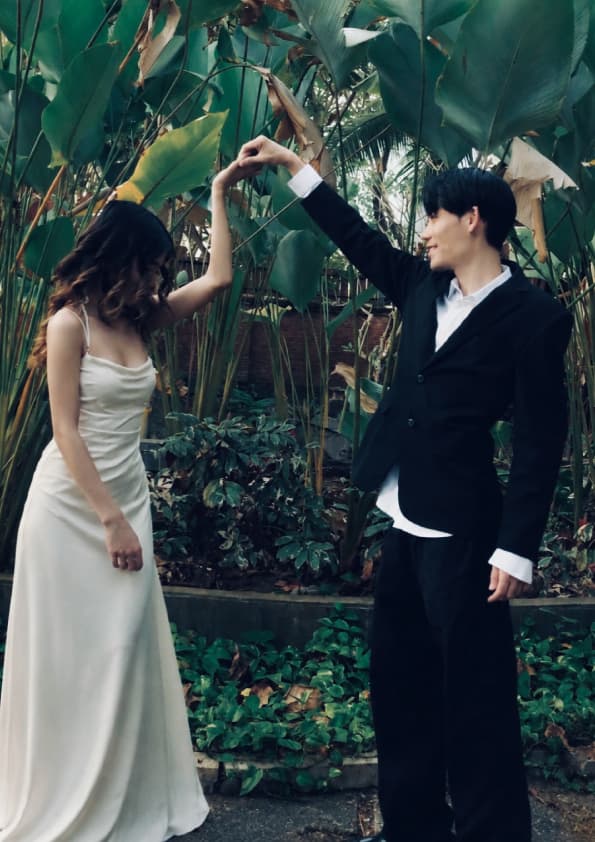 The same garden, the same spin, a moment later